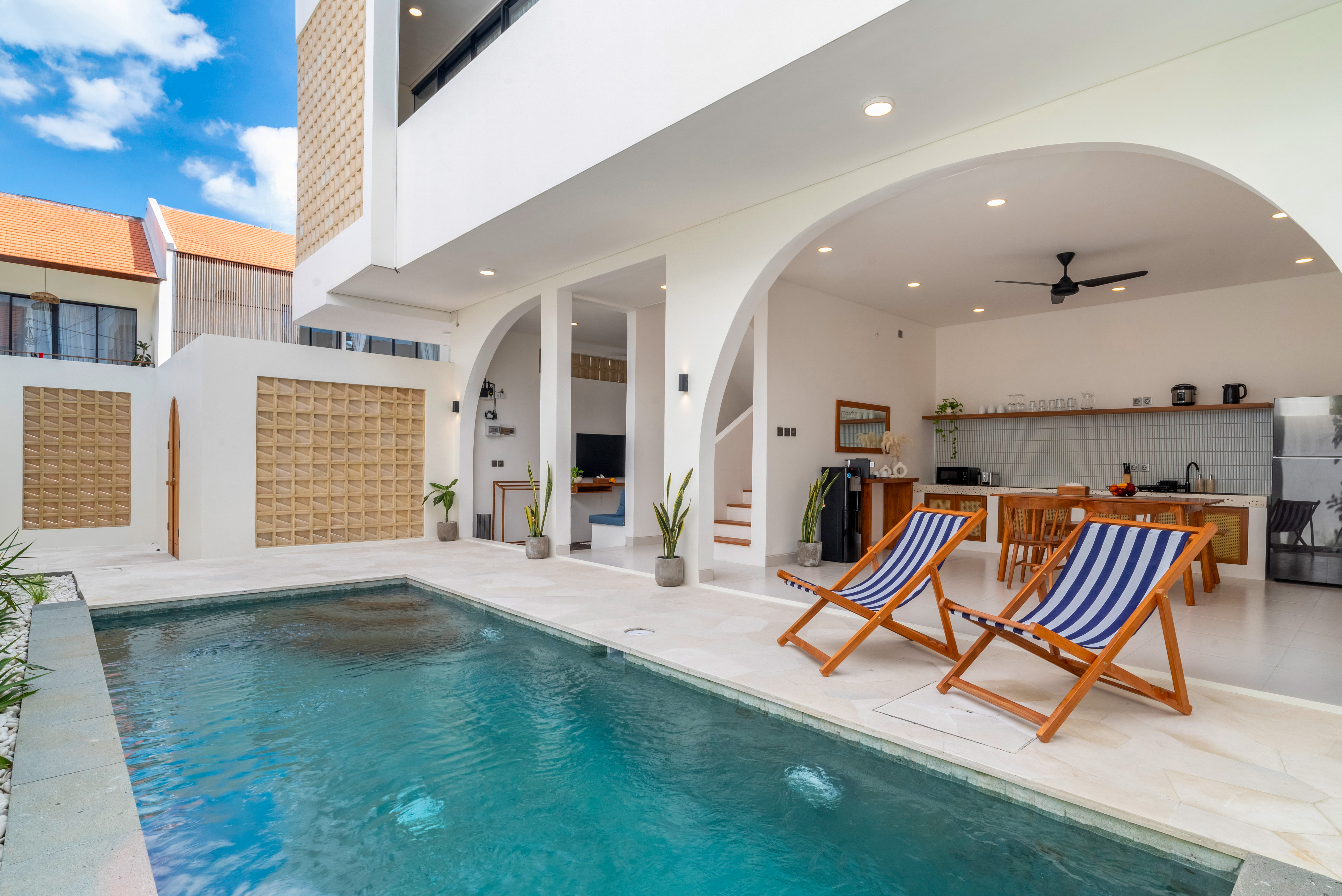 Villa Modern Tropis Siap Hunii di Tibubeneng